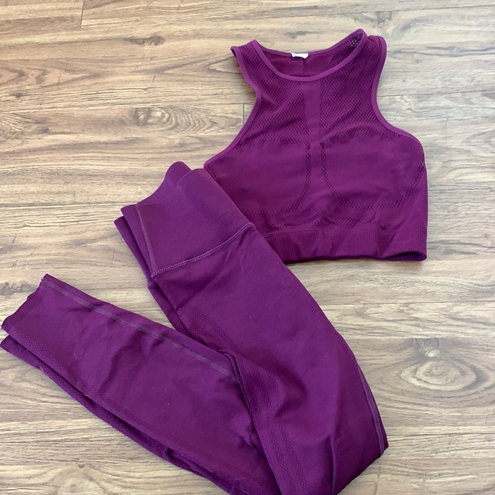 NWOT! Never worn Fabletics SculptKnit 2 piece outfit!